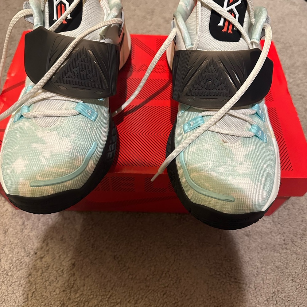 Kyrie Low 3 (11) - Picture 4 of 4